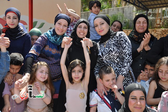 كفرقاسم – فيديو: بساتين الامل, السلام , والمحبة تحتفل بعيد الام على انغام عمو انس وجوقته ..